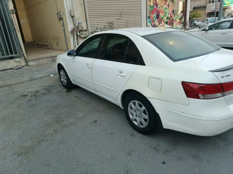 استكشف undefined undefined الصور الخارجية والداخلية. اكتشف جميع جوانب وتفاصيل السيارات.