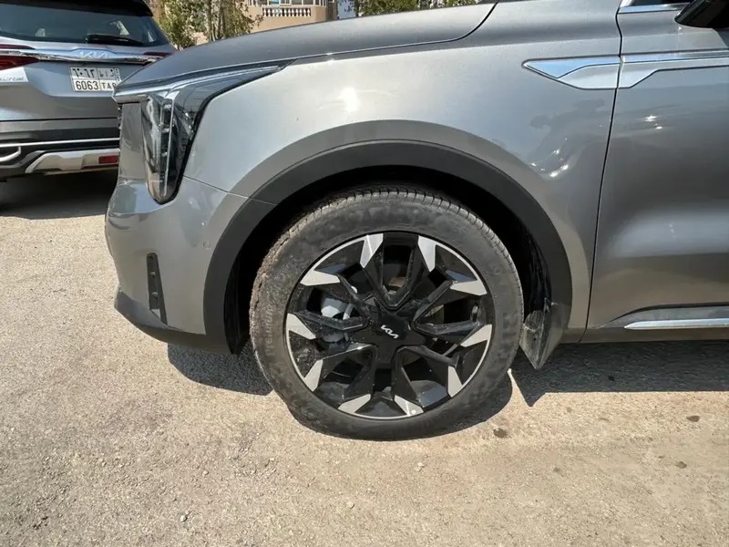 Discover undefined undefined Exterior Interior Images.Find all aspects and details of cars.