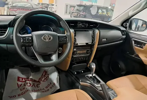Discover undefined undefined Exterior Interior Images.Find all aspects and details of cars.