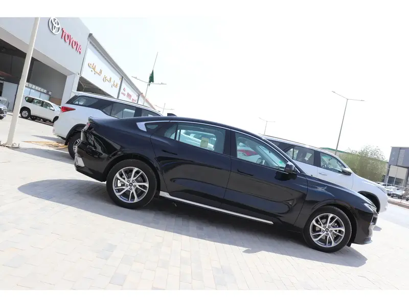 Discover undefined undefined Exterior Interior Images.Find all aspects and details of cars.