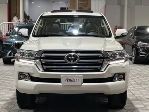 Discover undefined undefined Exterior Interior Images.Find all aspects and details of cars.