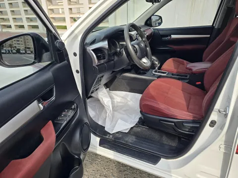 Toyota Hilux 2.5 Double Cab 4x4 M/T Top 2020