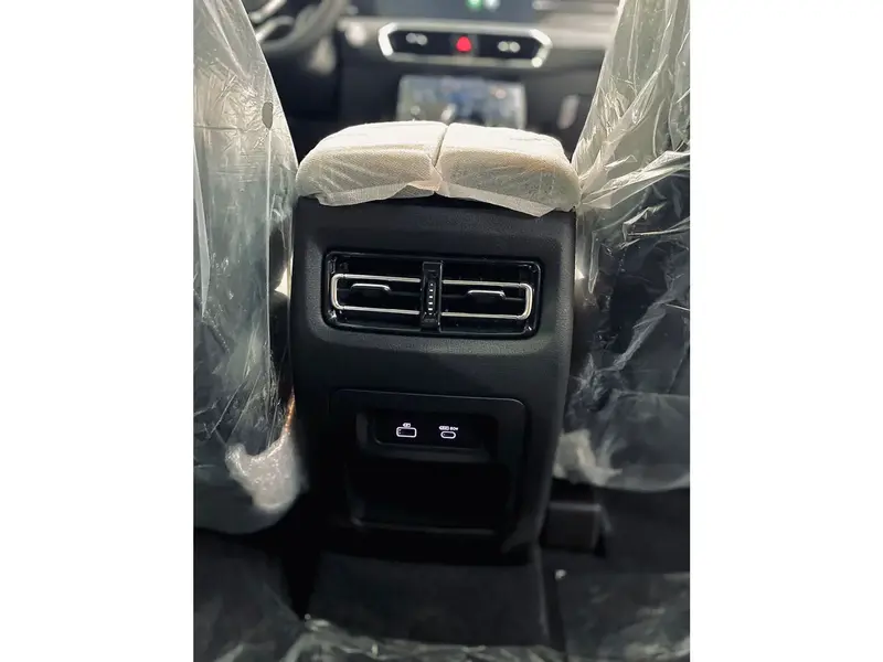 Discover undefined undefined Exterior Interior Images.Find all aspects and details of cars.