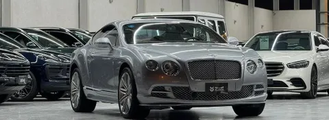 استكشف undefined undefined الصور الخارجية والداخلية. اكتشف جميع جوانب وتفاصيل السيارات.