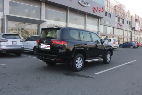 Discover undefined undefined Exterior Interior Images.Find all aspects and details of cars.