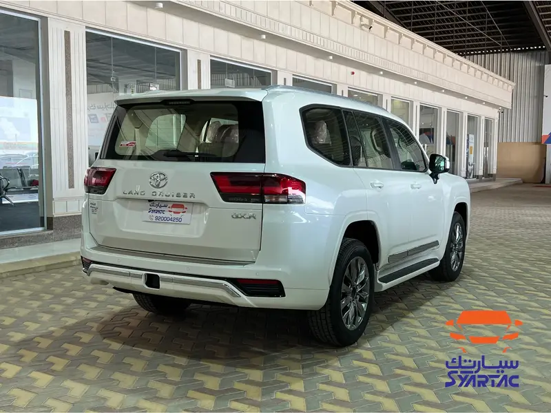 Discover undefined undefined Exterior Interior Images.Find all aspects and details of cars.