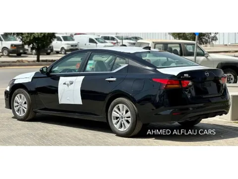 استكشف undefined undefined الصور الخارجية والداخلية. اكتشف جميع جوانب وتفاصيل السيارات.