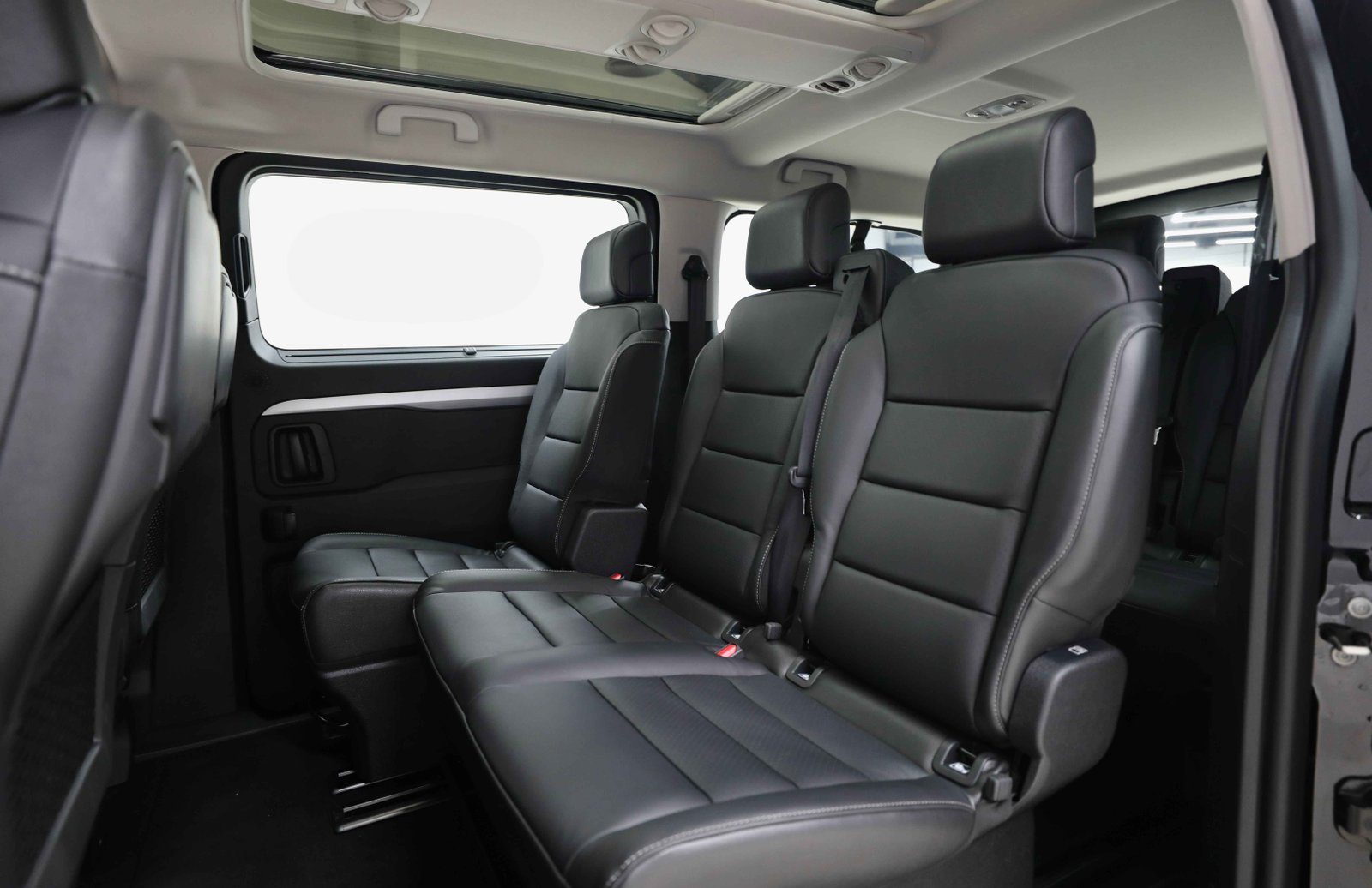 Discover undefined undefined Exterior Interior Images.Find all aspects and details of cars.
