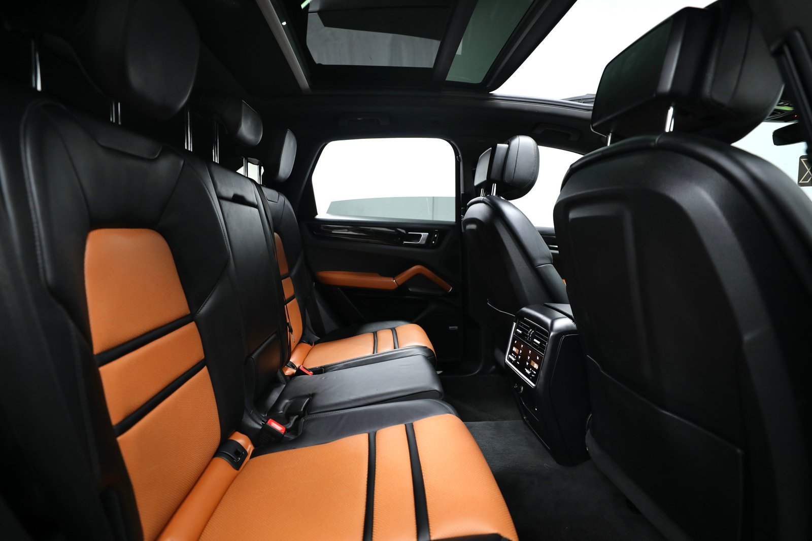 Cayenne | 2,700 AED Monthly | Low Km | Under Warranty Till 2027