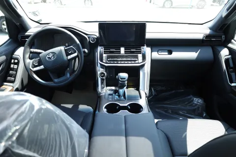 Discover undefined undefined Exterior Interior Images.Find all aspects and details of cars.