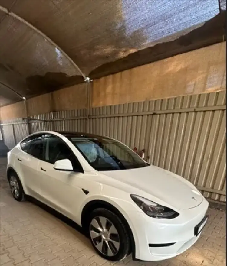 tesla tesla-model-y image New Tesla Model Y Standard Range 2023