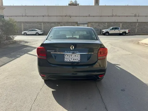 استكشف undefined undefined الصور الخارجية والداخلية. اكتشف جميع جوانب وتفاصيل السيارات.