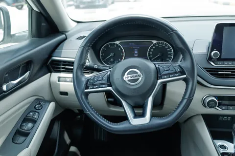 Nissan Altima 2021