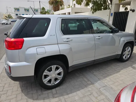 استكشف undefined undefined الصور الخارجية والداخلية. اكتشف جميع جوانب وتفاصيل السيارات.