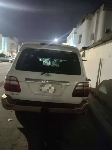 استكشف undefined undefined الصور الخارجية والداخلية. اكتشف جميع جوانب وتفاصيل السيارات.