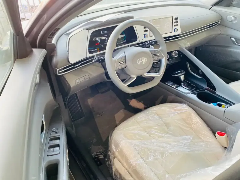 Hyundai Elantra 2025
