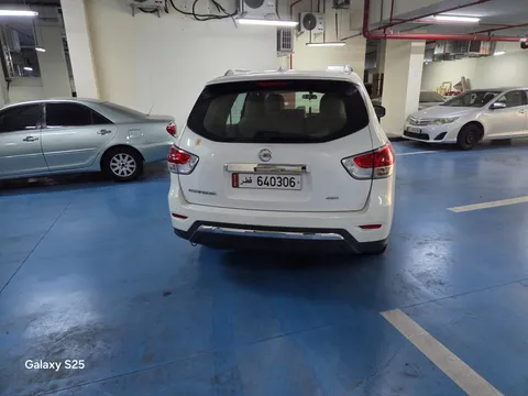 Nissan Pathfinder 3.5L SV 4WD 2014