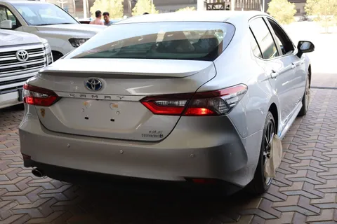 New Toyota Camry 2.5L GLE Hybrid 212 HP 2023