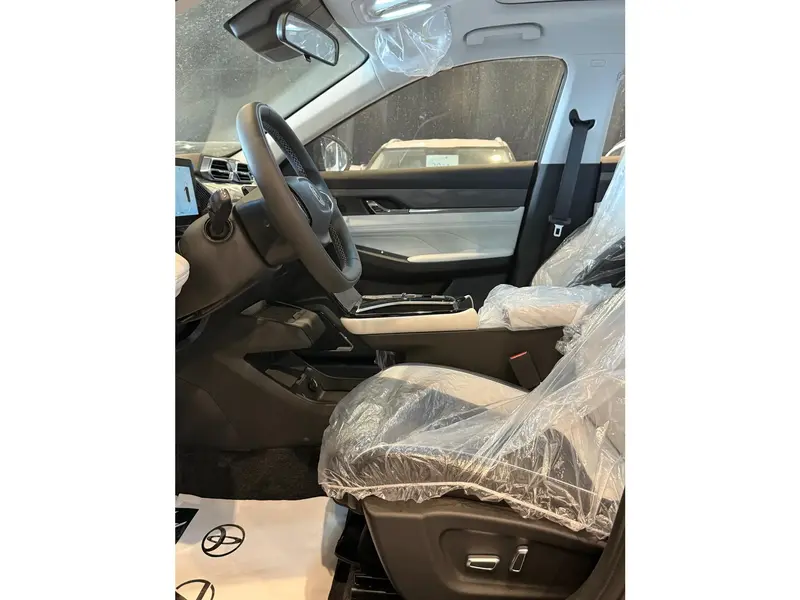 Discover undefined undefined Exterior Interior Images.Find all aspects and details of cars.