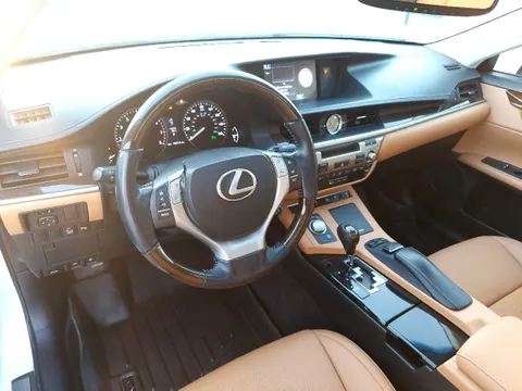 Lexus ES 350 4 door 3.5L 2014