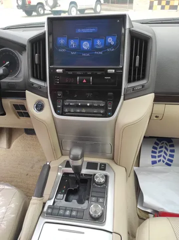 Toyota Land Cruiser 4.0L GXR 2019
