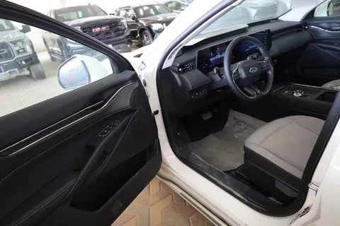 New Ford Taurus 2.0L EcoBoost Ambient  2023