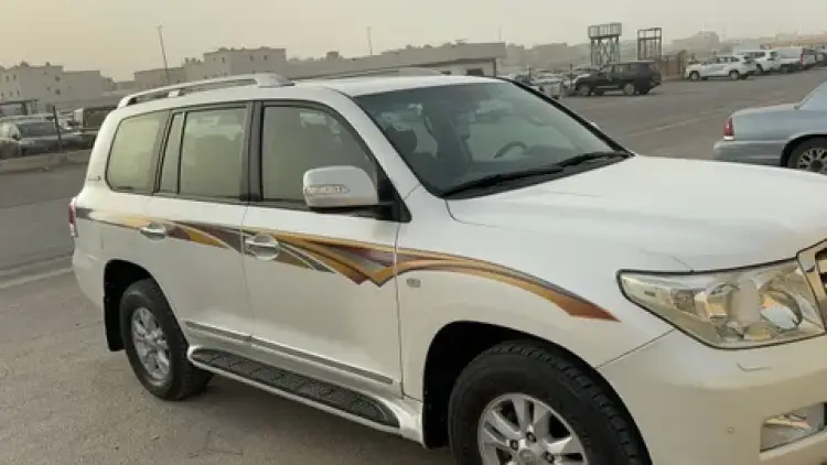 toyota toyota-land-cruiser image Toyota Land Cruiser 2011