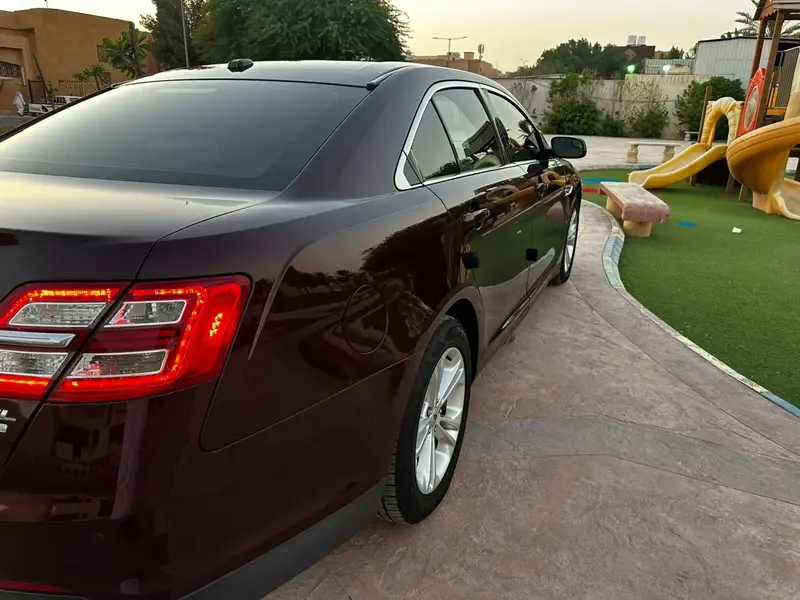 Ford Taurus 2018