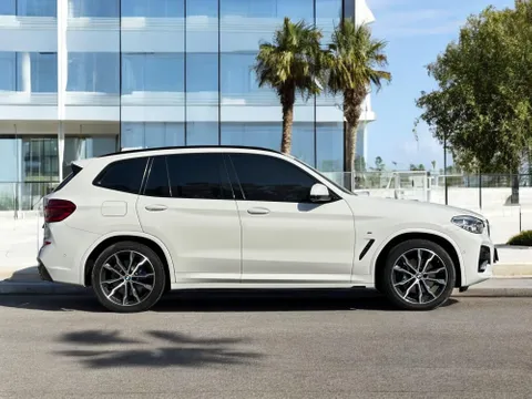 Discover undefined undefined Exterior Interior Images.Find all aspects and details of cars.