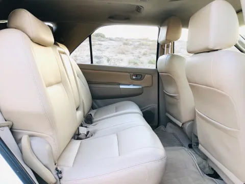 Toyota Fortuner 2.7L (4X4) 2010