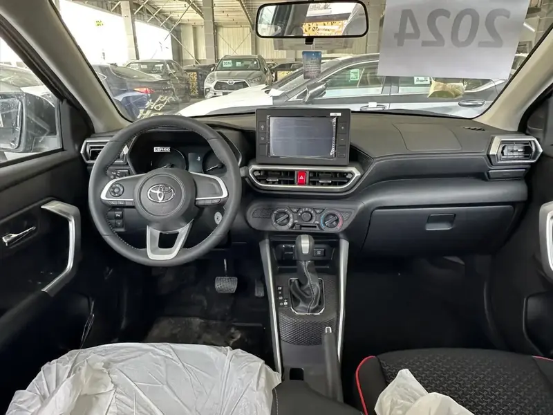Discover undefined undefined Exterior Interior Images.Find all aspects and details of cars.