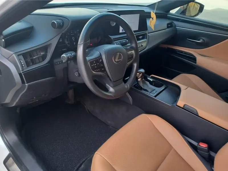 Lexus ES 2023