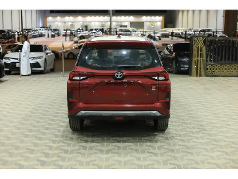 Discover undefined undefined Exterior Interior Images.Find all aspects and details of cars.