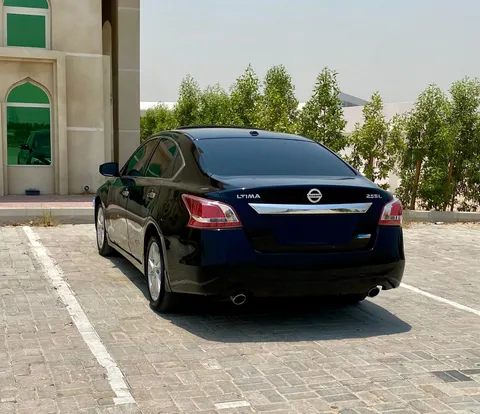 استكشف undefined undefined الصور الخارجية والداخلية. اكتشف جميع جوانب وتفاصيل السيارات.