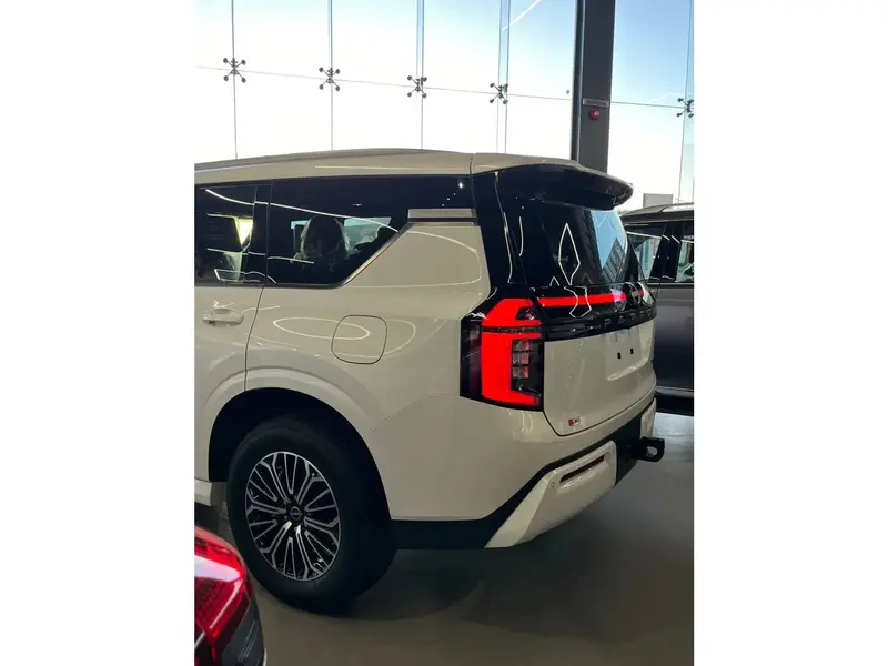 Discover undefined undefined Exterior Interior Images.Find all aspects and details of cars.