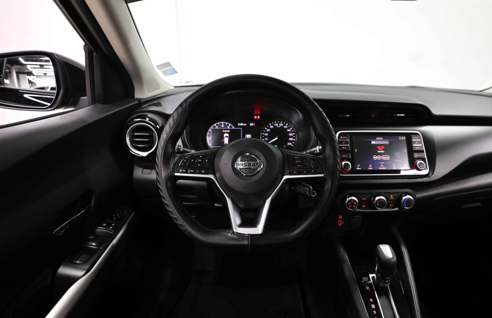 Discover undefined undefined Exterior Interior Images.Find all aspects and details of cars.