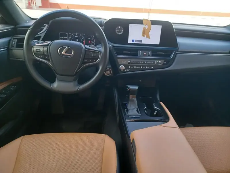 Lexus ES 2023