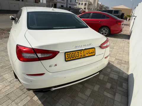 استكشف undefined undefined الصور الخارجية والداخلية. اكتشف جميع جوانب وتفاصيل السيارات.