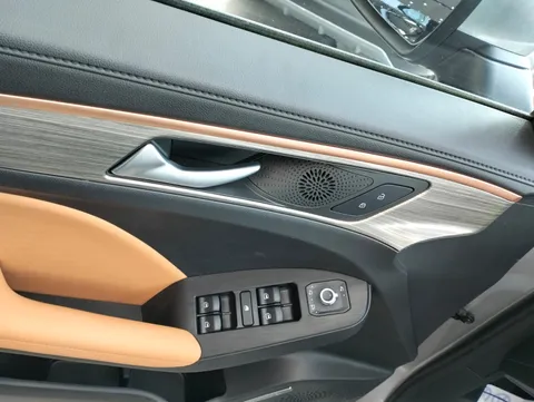 Discover undefined undefined Exterior Interior Images.Find all aspects and details of cars.