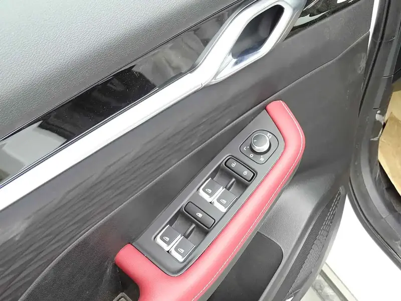 Geely Coolray 2025