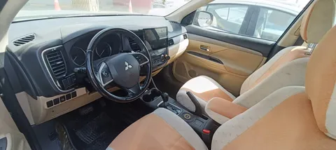 Mitsubishi Outlander 2.4L PHEV (S-AWD) Topline 2014