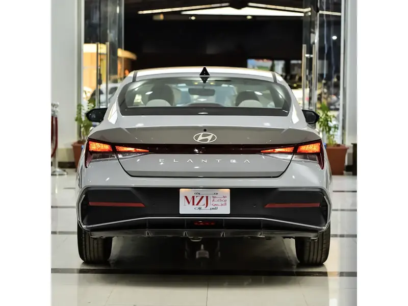 Hyundai Elantra 2025