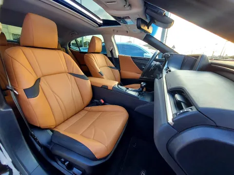 Discover undefined undefined Exterior Interior Images.Find all aspects and details of cars.