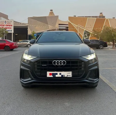Audi Q8 55 TFSI quattro 340 HP 2021