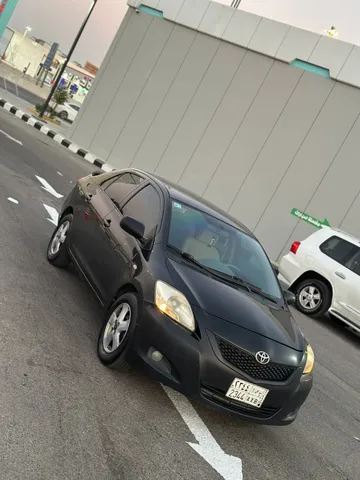 استكشف undefined undefined الصور الخارجية والداخلية. اكتشف جميع جوانب وتفاصيل السيارات.