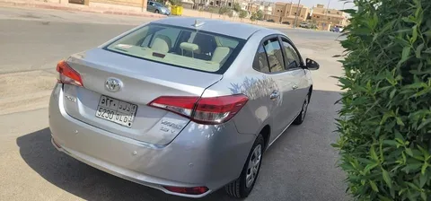 استكشف undefined undefined الصور الخارجية والداخلية. اكتشف جميع جوانب وتفاصيل السيارات.