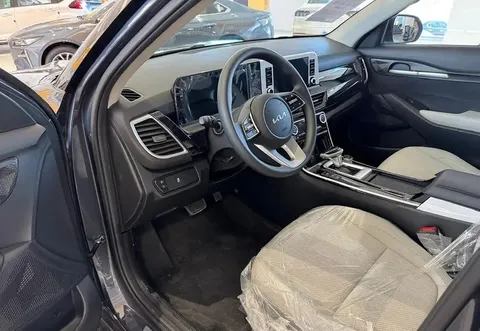 Discover undefined undefined Exterior Interior Images.Find all aspects and details of cars.