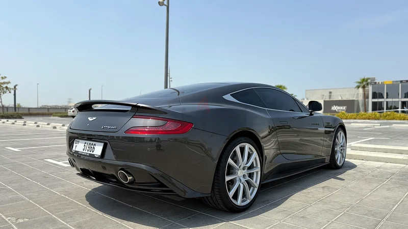 Aston Martin Vanquish 2017