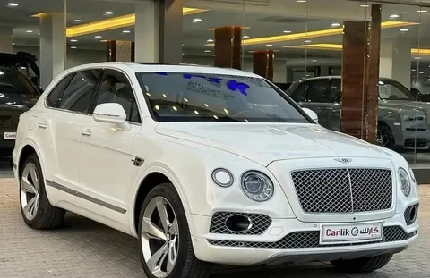 استكشف undefined undefined الصور الخارجية والداخلية. اكتشف جميع جوانب وتفاصيل السيارات.