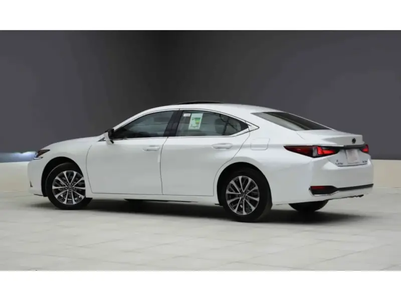 Discover undefined undefined Exterior Interior Images.Find all aspects and details of cars.